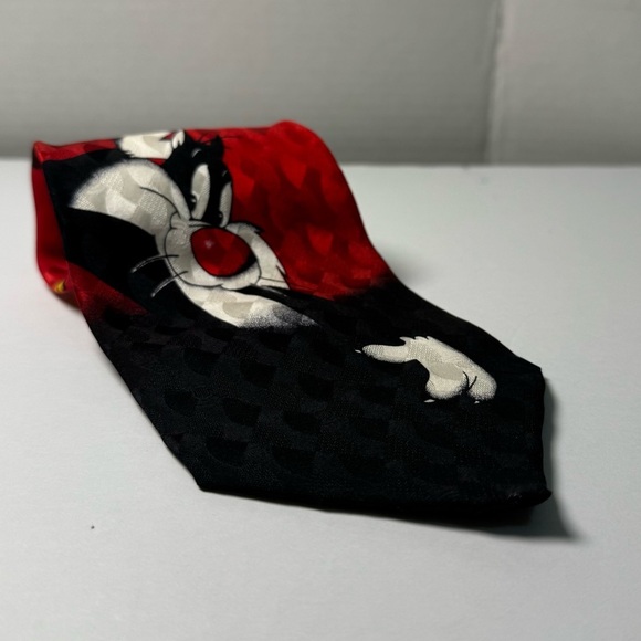 Vintage Looney Tunes Mania Necktie Featuring Sylvester the Cat, with Tweety Bird - Picture 1 of 6